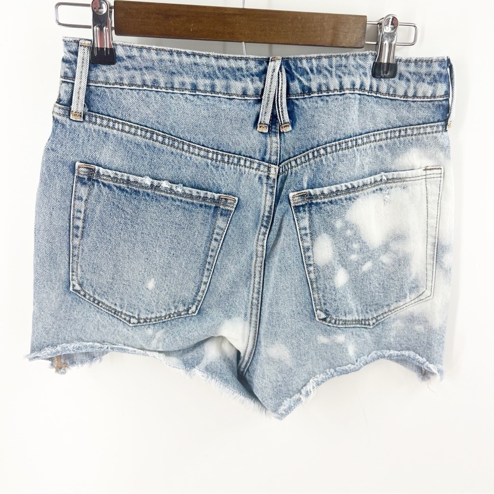 ✅ Good American Bombshell Cutoff Denim Shorts Size 4 / 27 BUTTON FRONT - Picture 3 of 7